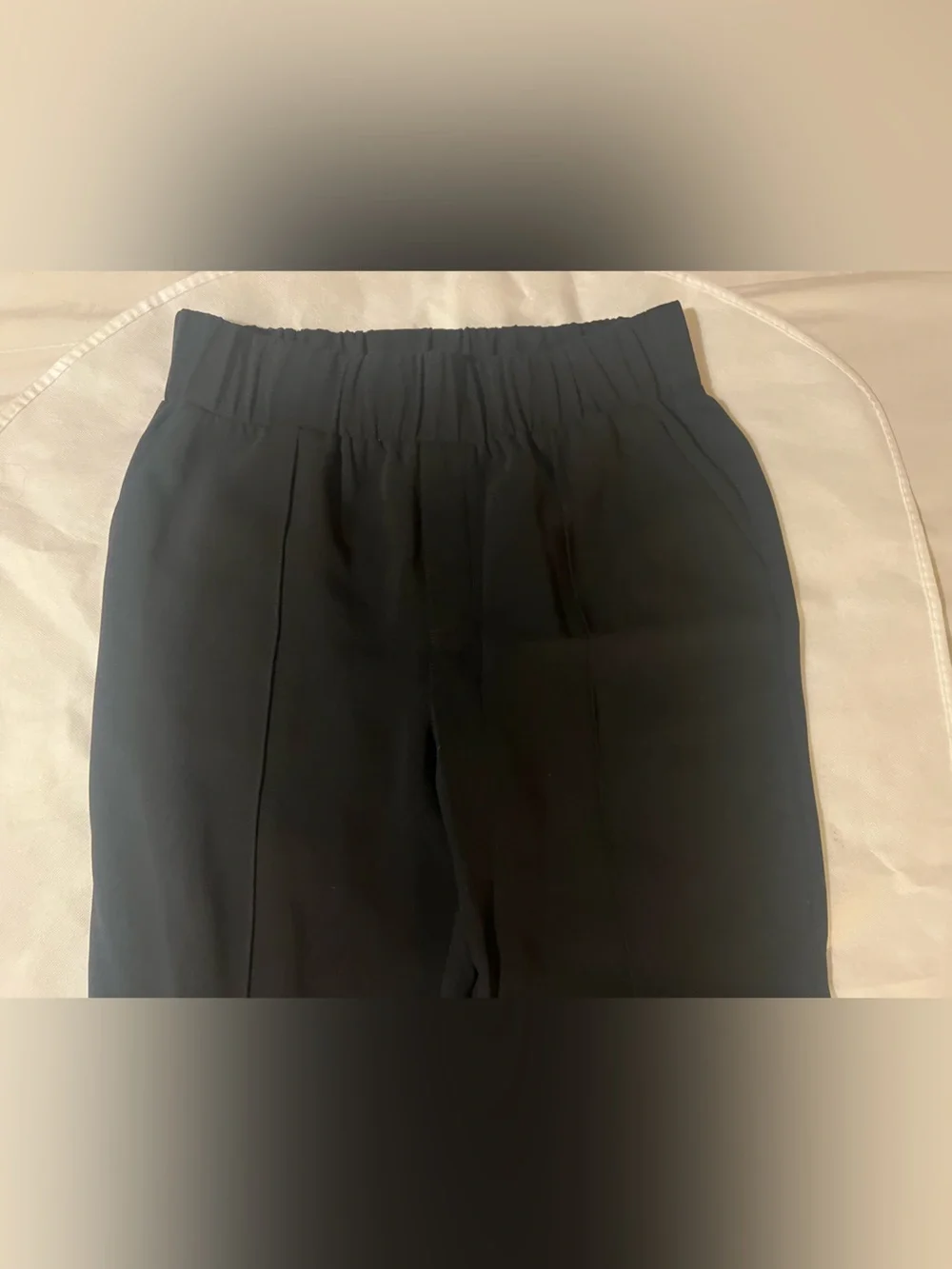 Cinq à Sept jogger Black Crepe Pants M High Rise ribbed Cuff Tapered pull on